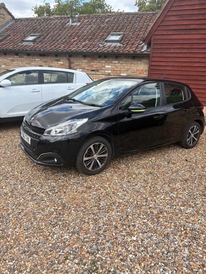 View PEUGEOT 208 1.2 PureTech XS Lime