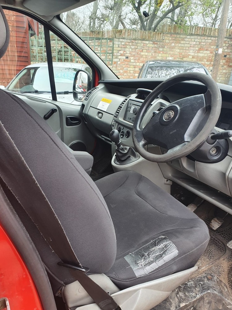 View VAUXHALL VIVARO CDTi 115 L1H1 SWB 2700