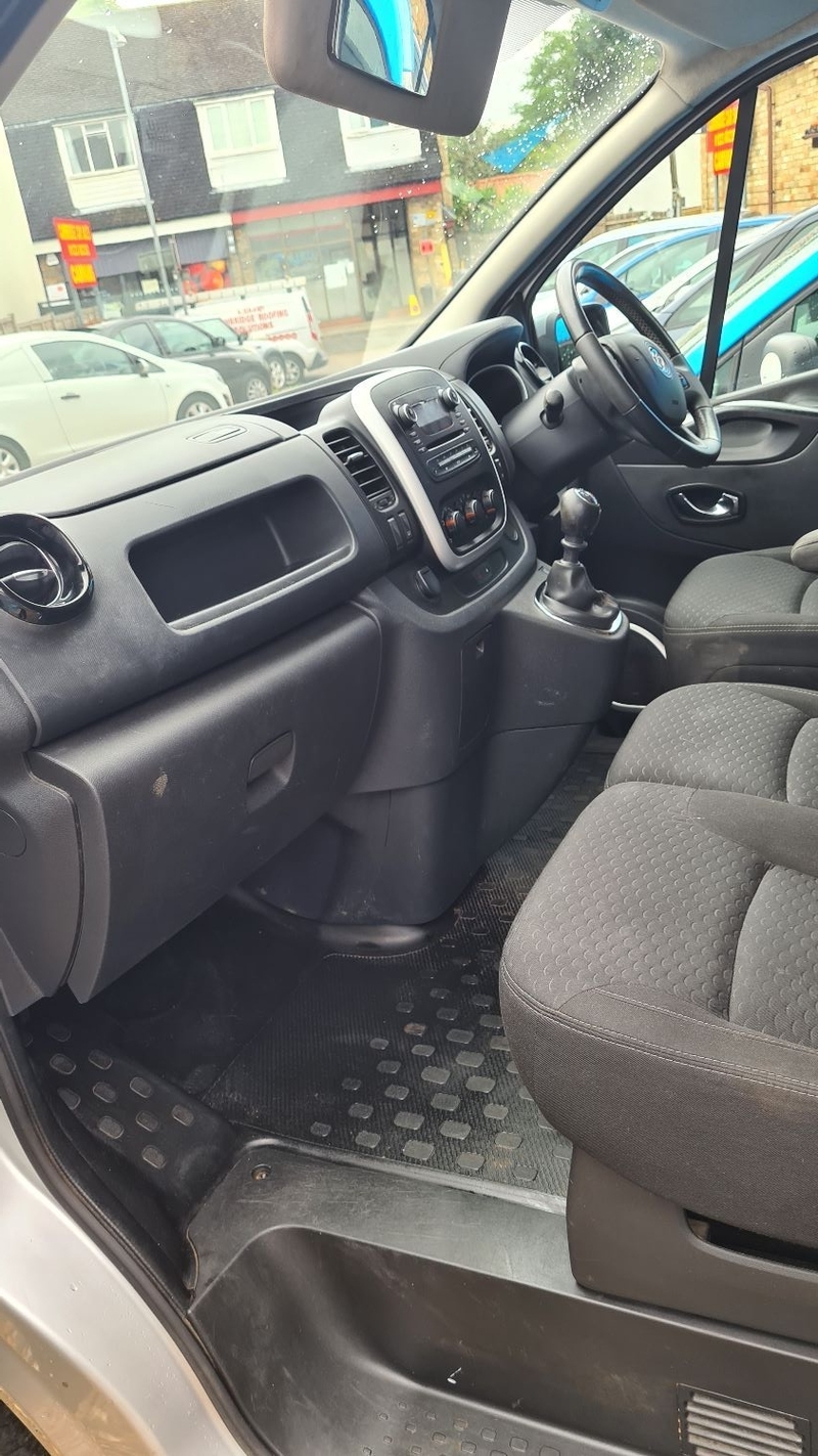 VAUXHALL VIVARO