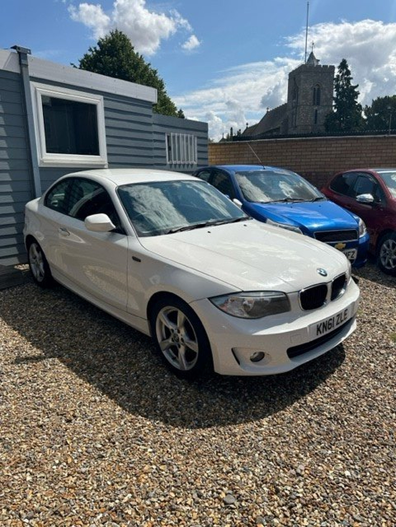 View BMW 1 SERIES 118D SPORT